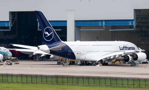 汉莎航空首架全新涂装空客A380从广州工厂下线
